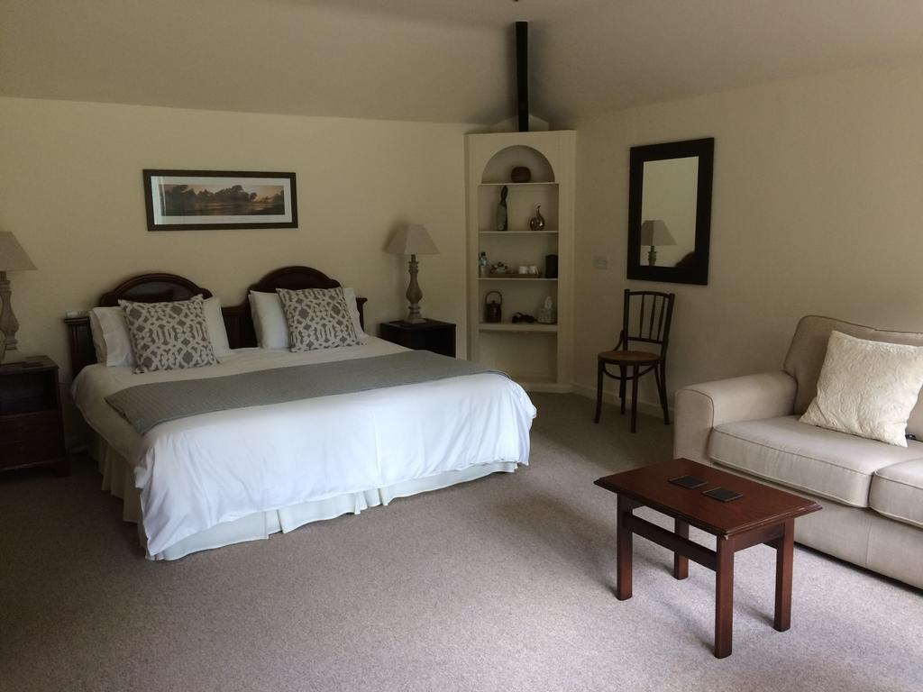 Little Manor Bed & Breakfast Челтнъм Екстериор снимка