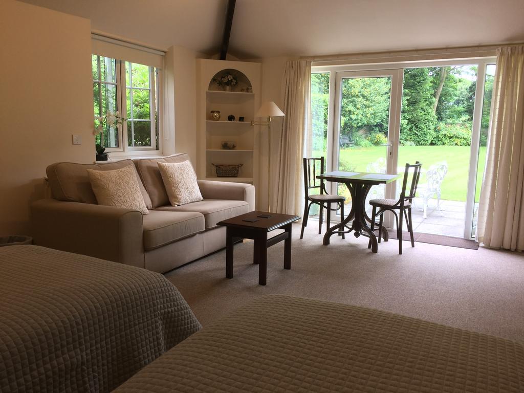 Little Manor Bed & Breakfast Челтнъм Екстериор снимка
