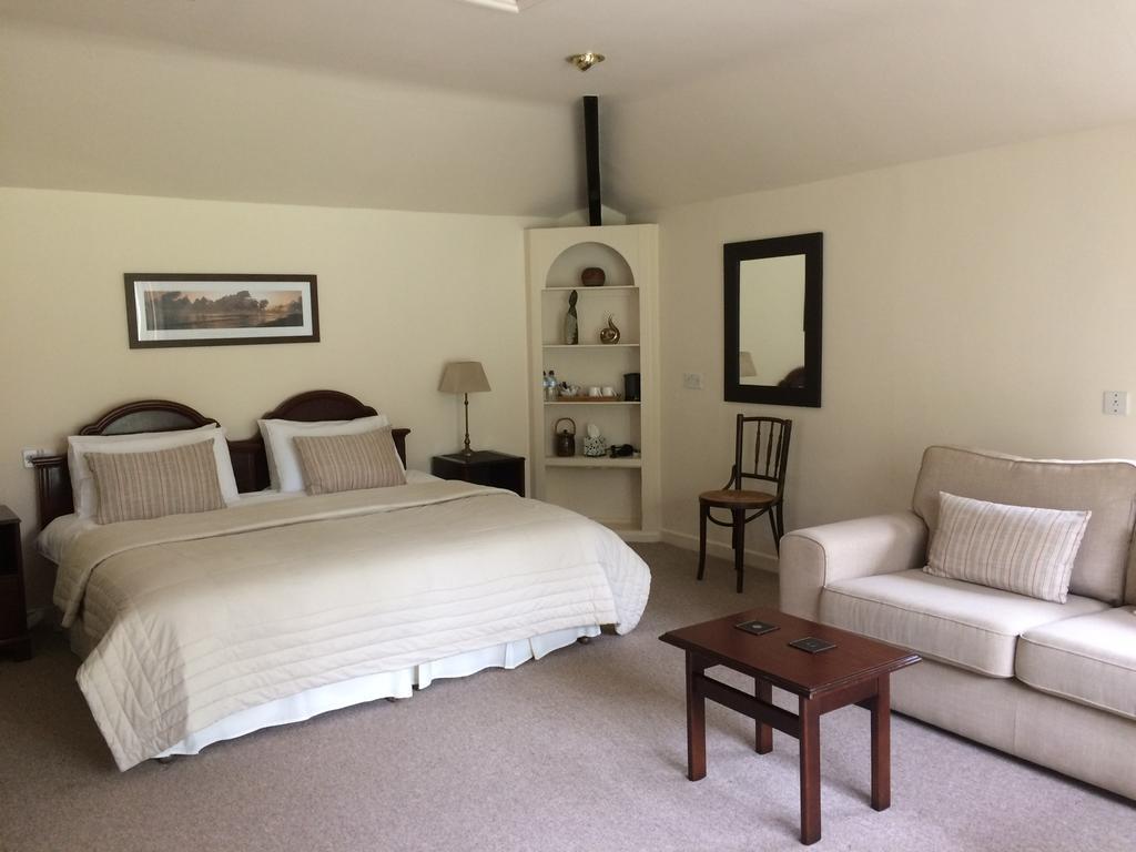 Little Manor Bed & Breakfast Челтнъм Екстериор снимка