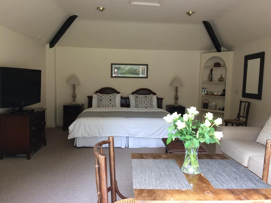 Little Manor Bed & Breakfast Челтнъм Екстериор снимка