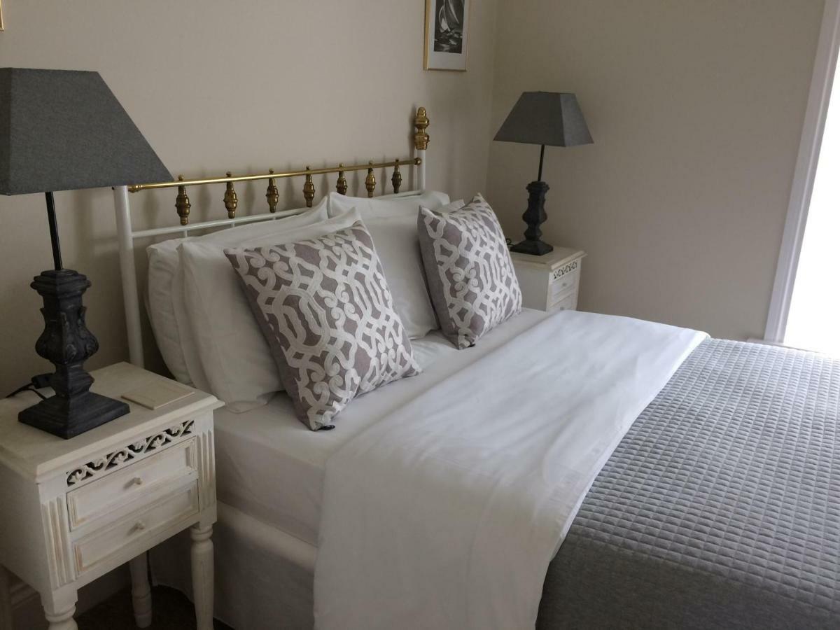 Little Manor Bed & Breakfast Челтнъм Екстериор снимка